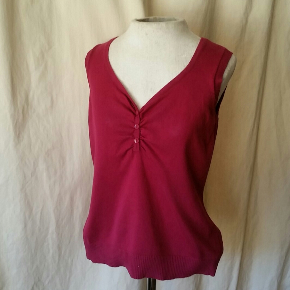 Liz Claiborne S sleeveless raspberry sweater